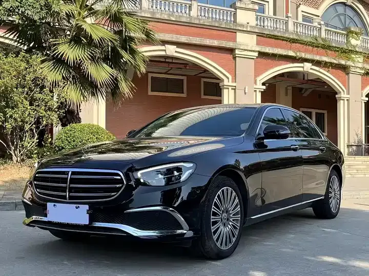 Mercedes Benz E-Class 2023 E 300 L Fashion - View 1