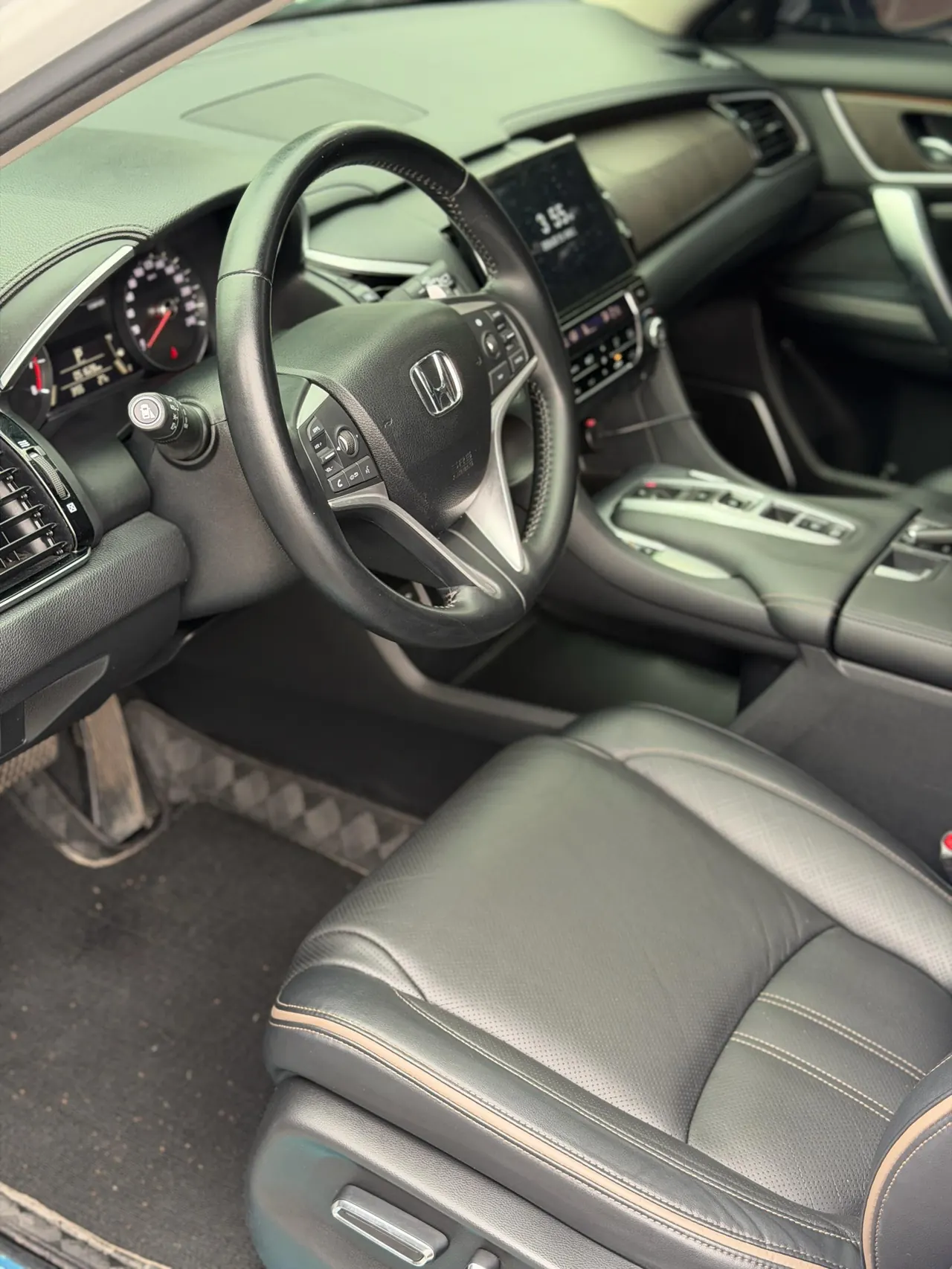 Honda 2020 Crown Road 2.0T 370TURBO Two-Drive Deluxe Automatic Gear 3