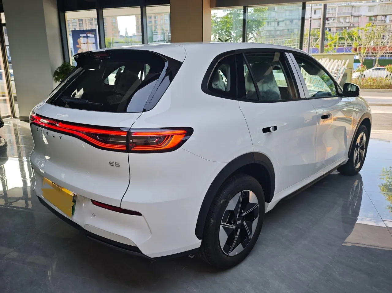 Geely Galaxy 2024 E 5 440km sailing version automatic gear 4