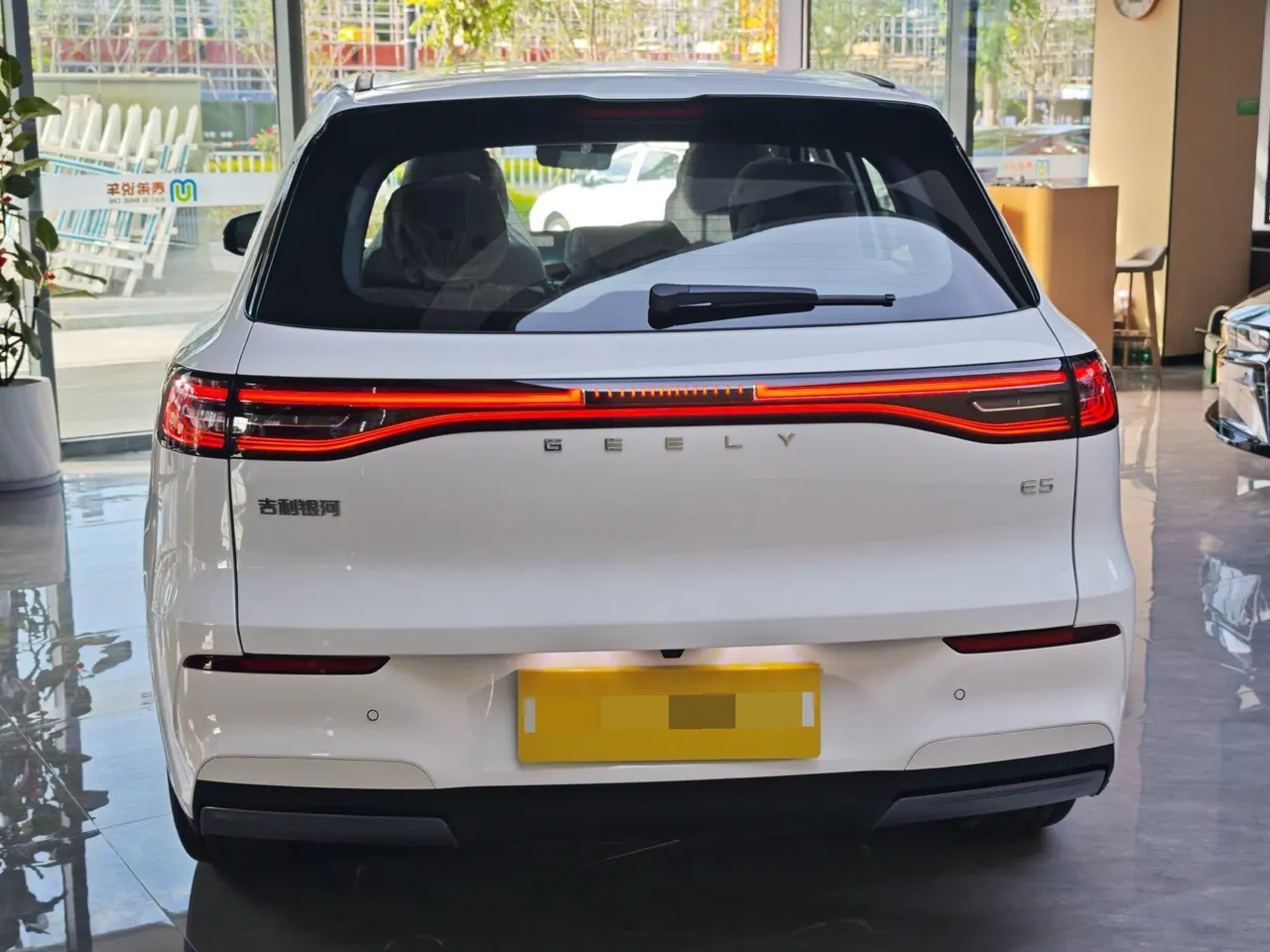 Geely Galaxy 2024 E 5 440km sailing version automatic gear 5