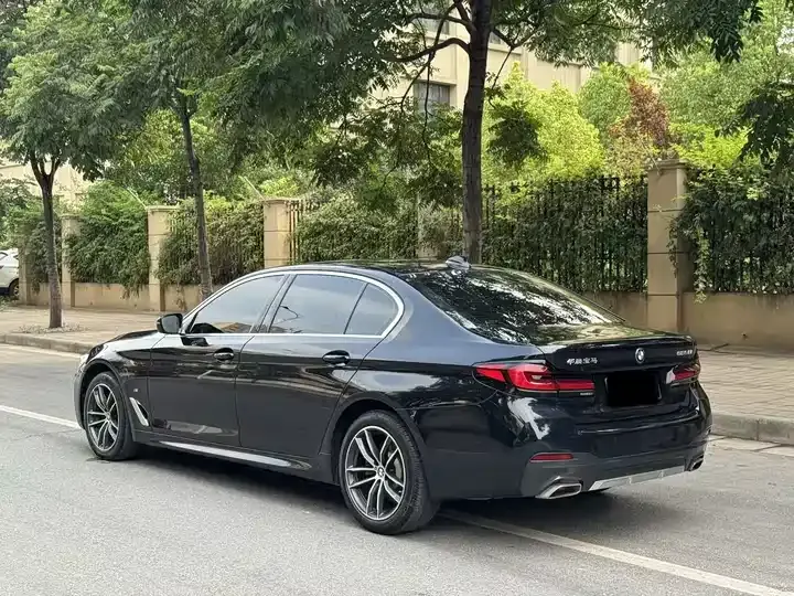 BMW 5 Series 2022 model 525Li M Sport Package 6