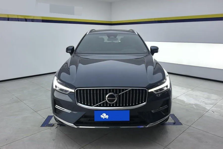 Volvo 2024 XC60 48V 2.0T B5 4-wheel-drive Zhiyi Deluxe Edition Automatic Gear 3