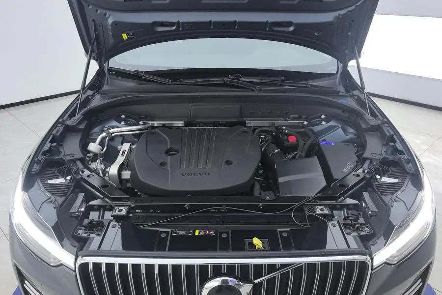 Volvo 2024 XC60 48V 2.0T B5 4-wheel-drive Zhiyi Deluxe Edition Automatic Gear 5
