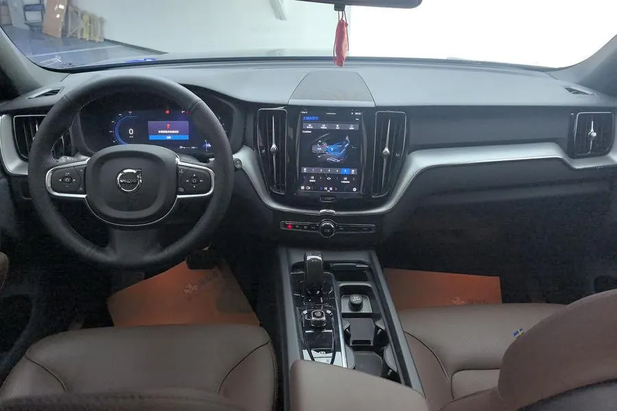 Volvo 2024 XC60 48V 2.0T B5 4-wheel-drive Zhiyi Deluxe Edition Automatic Gear 6