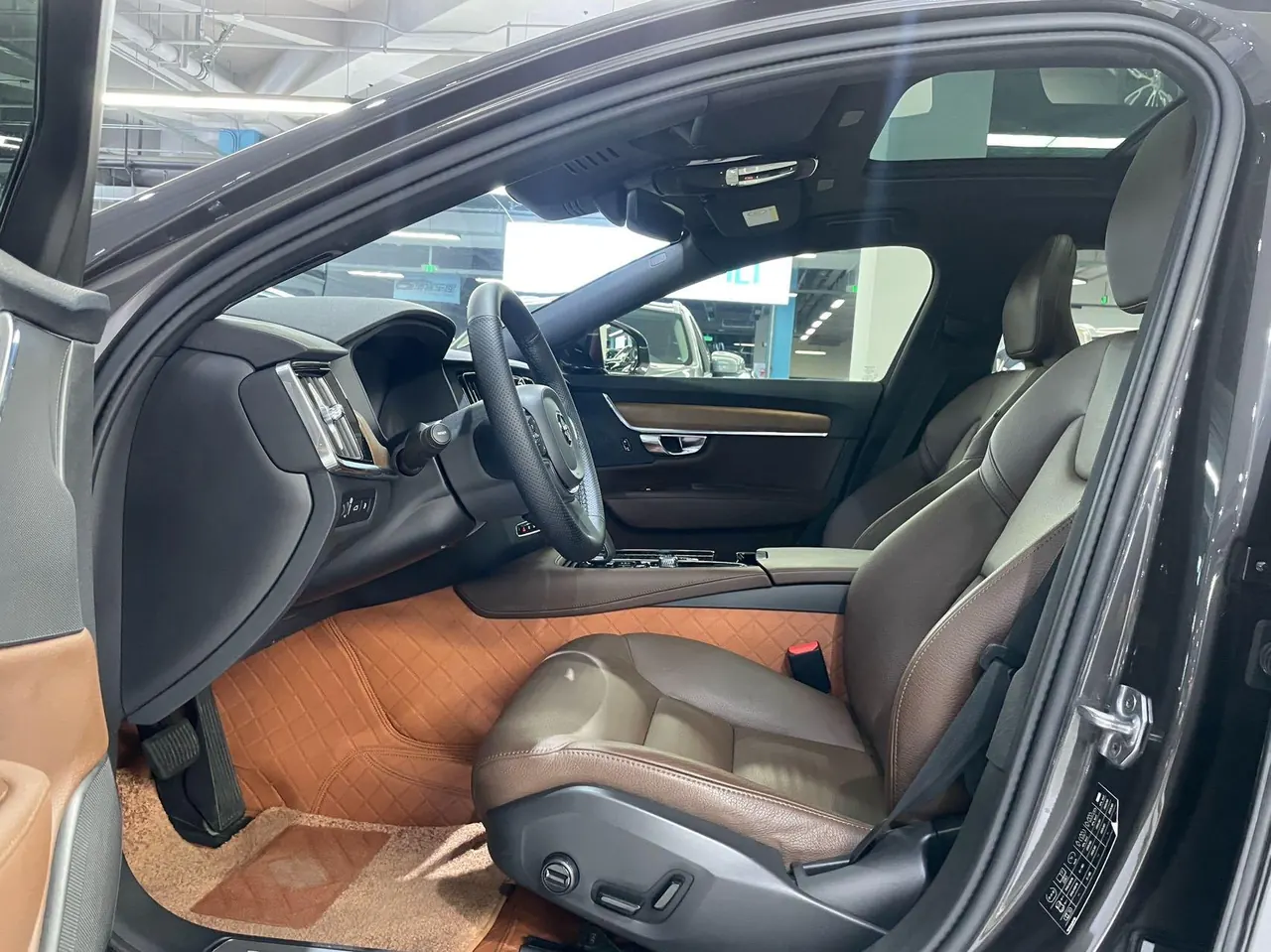 Volvo S90 New Energy 2022 S90 PHEV 2.0T T8 Zhiyi Deluxe Automatic Gear 3