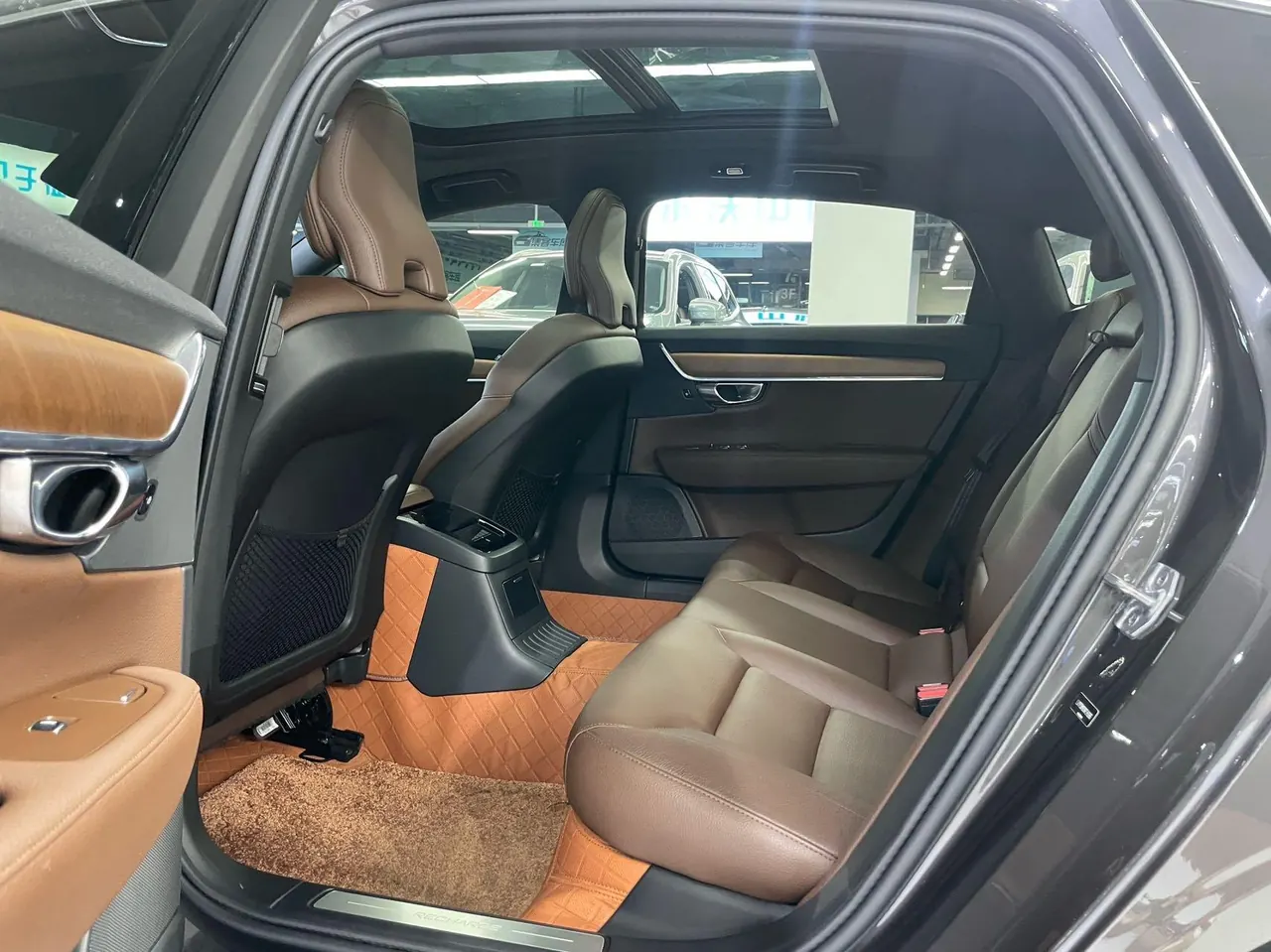 Volvo S90 New Energy 2022 S90 PHEV 2.0T T8 Zhiyi Deluxe Automatic Gear 5