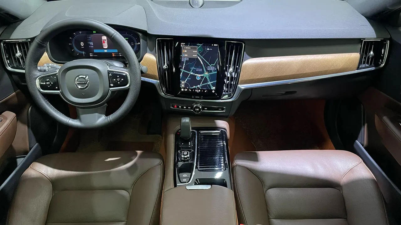 Volvo S90 New Energy 2022 S90 PHEV 2.0T T8 Zhiyi Deluxe Automatic Gear 6
