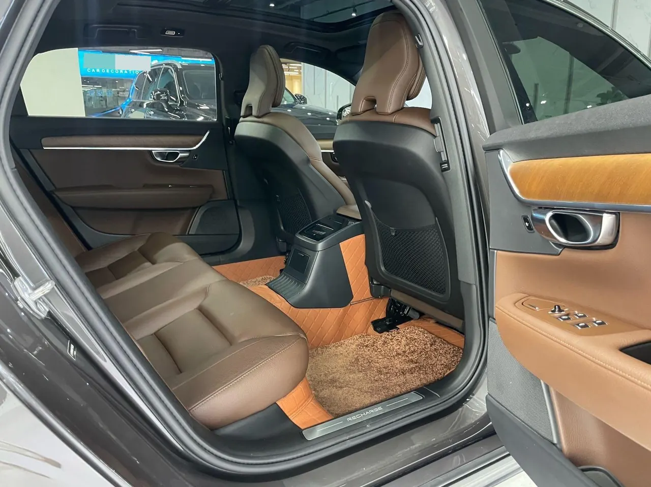 Volvo S90 New Energy 2022 S90 PHEV 2.0T T8 Zhiyi Deluxe Automatic Gear 7