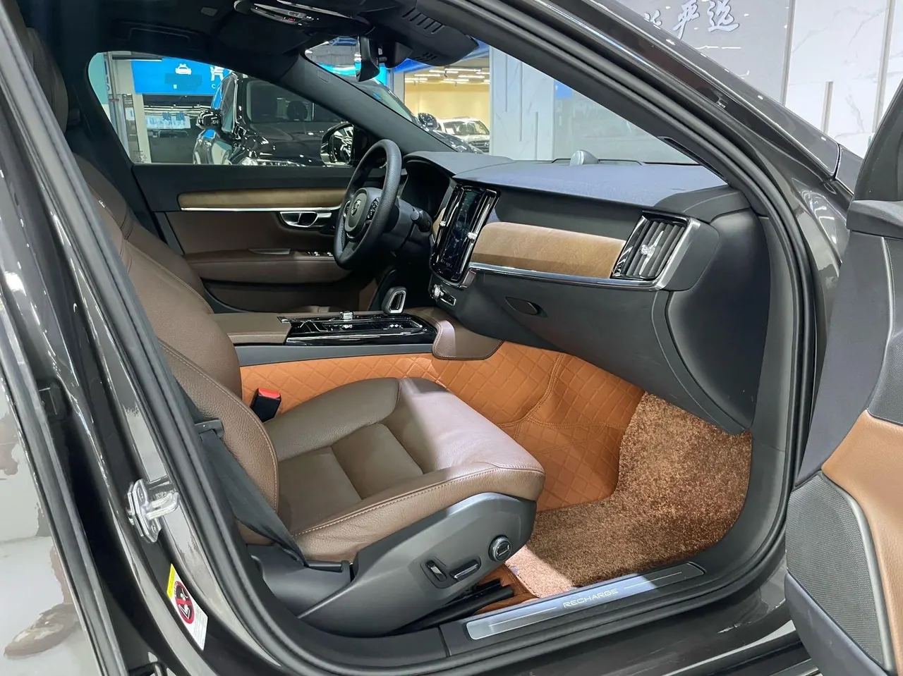 Volvo S90 New Energy 2022 S90 PHEV 2.0T T8 Zhiyi Deluxe Automatic Gear 8