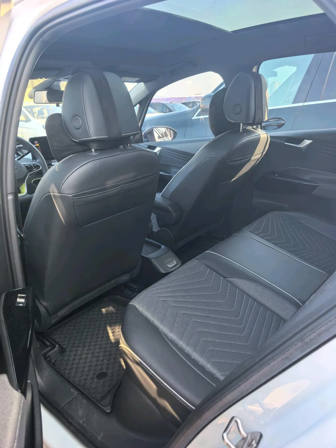 Volkswagen 2023 ID. 3 Upgraded Pure Smart Edition, Automatic Transmission 4