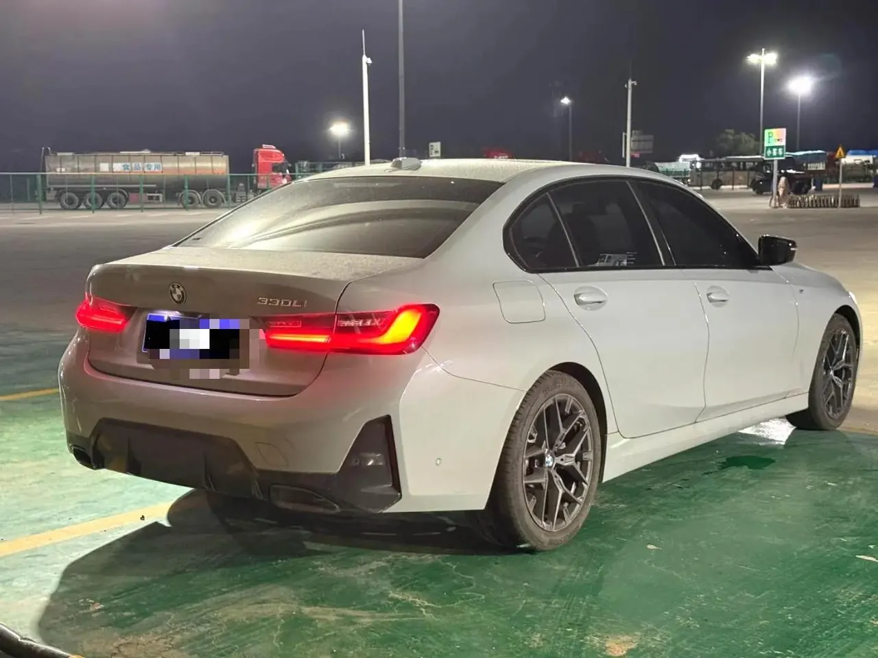 BMW 3 Series 2025 330Li 2.0T M Sports Obsidian Night Suit Automatic Gear 2