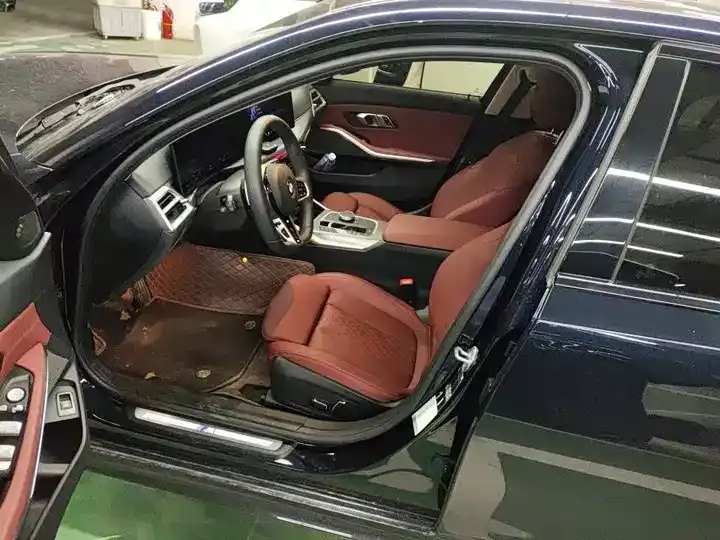 BMW 3 Series 2025 330Li M Sports Obsidian Night Suit 5
