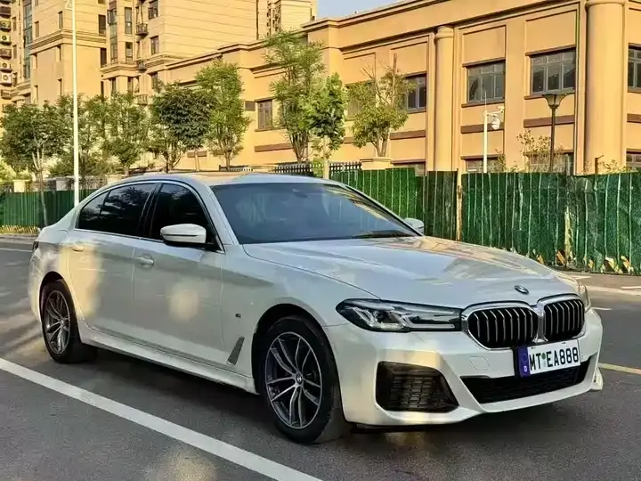 BMW 5 Series 2021 525Li M Sports Suit 3