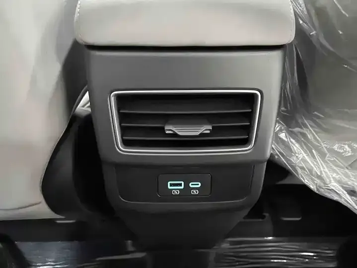 Yuan UP 2025 301KM Pilot 11