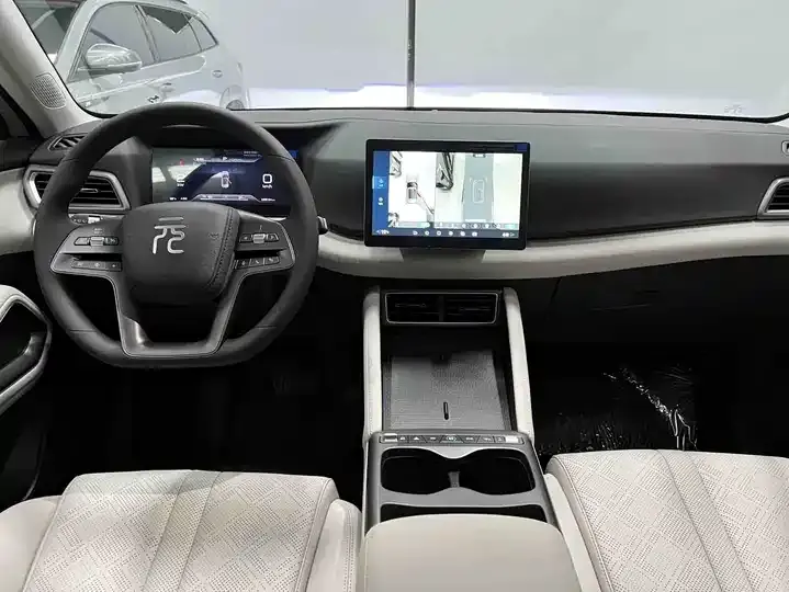 Yuan UP 2025 301KM Pilot 9