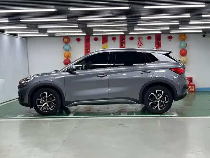 Yuan PLUS 2022 430KM Honorable Model 4