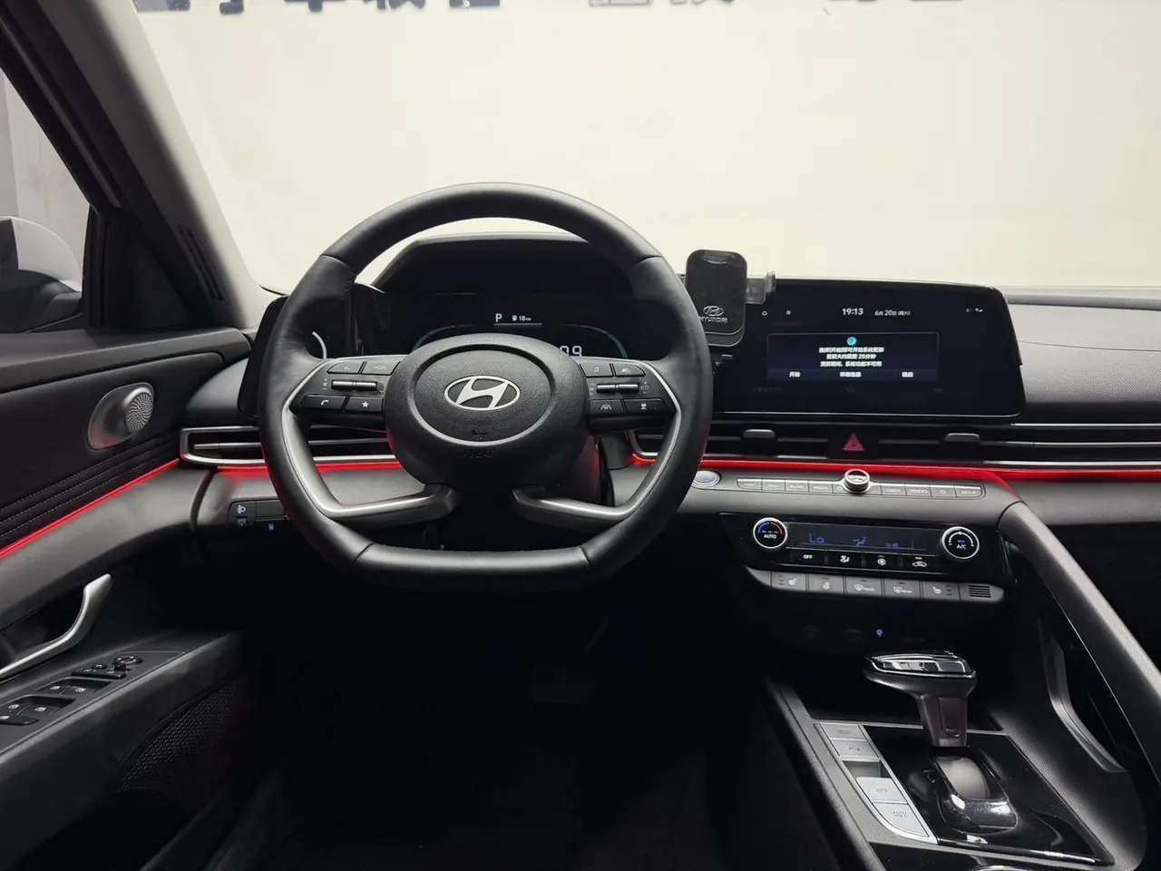 Hyundai 2023 Elantra -3-compartment 1.5 stepless LUX premium automatic gear 10