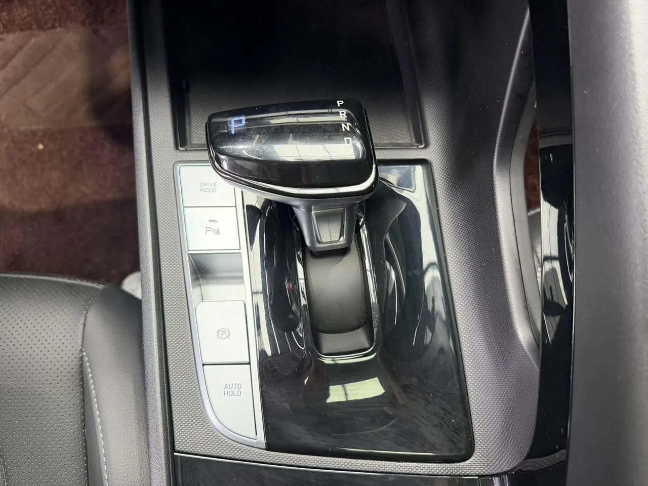 Hyundai 2023 Elantra -3-compartment 1.5 stepless LUX premium automatic gear 12