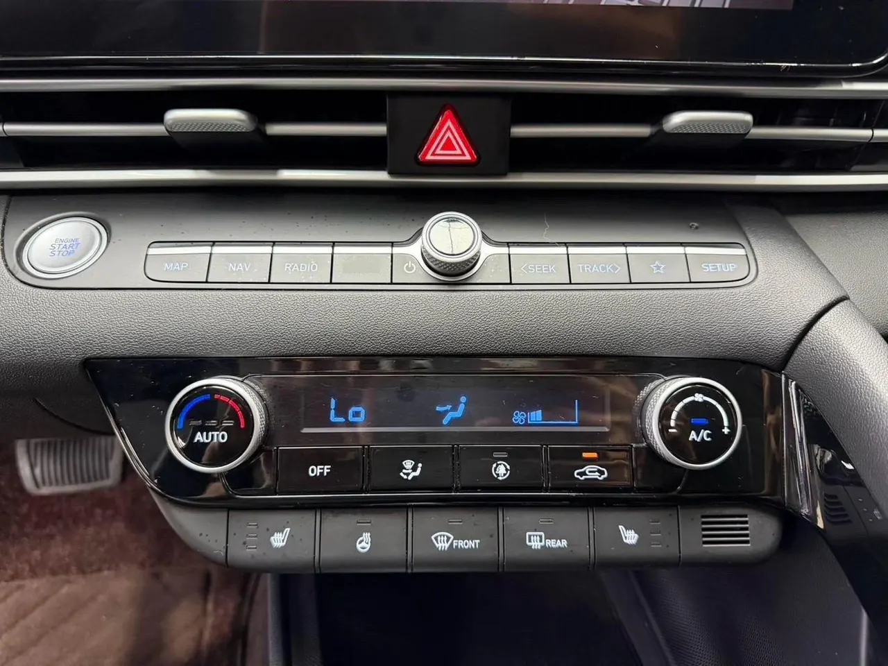 Hyundai 2023 Elantra -3-compartment 1.5 stepless LUX premium automatic gear 13