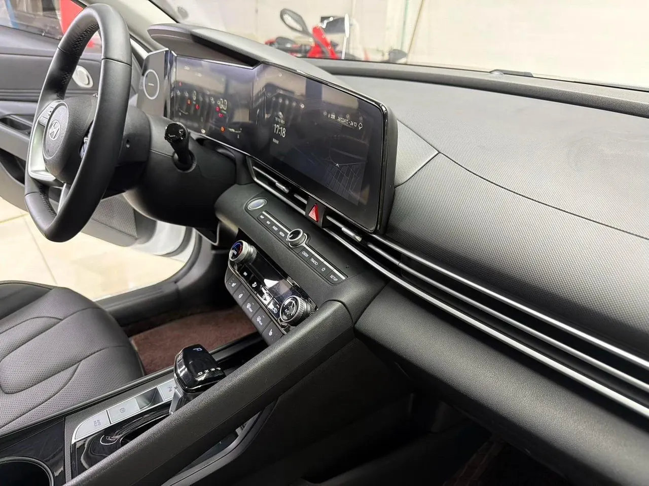 Hyundai 2023 Elantra -3-compartment 1.5 stepless LUX premium automatic gear 15
