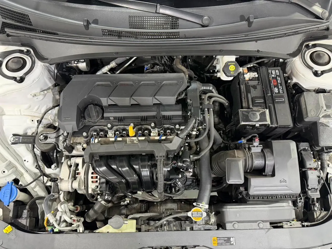 Hyundai 2023 Elantra -3-compartment 1.5 stepless LUX premium automatic gear 19
