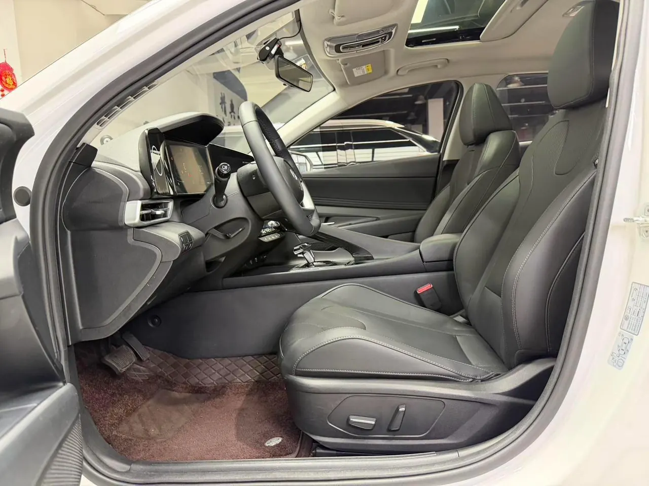 Hyundai 2023 Elantra -3-compartment 1.5 stepless LUX premium automatic gear 7