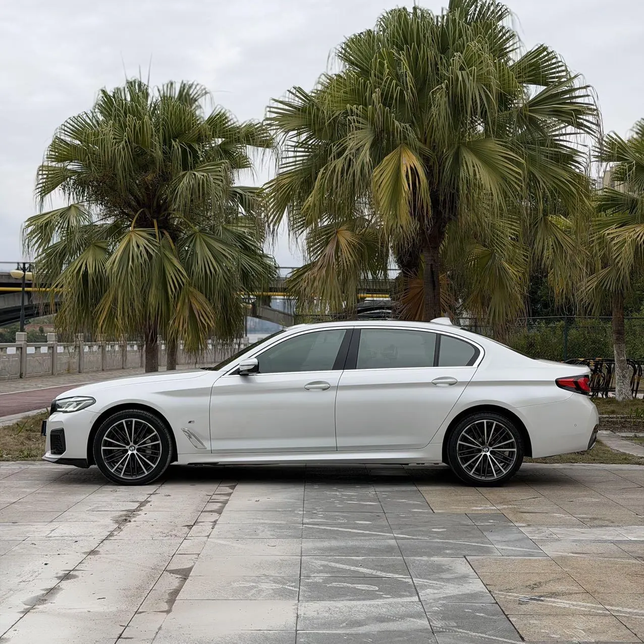 BMW 5 Series 2022 530Li 2.0T Leading M Sports Suit (Modified) Automatic Gear 3