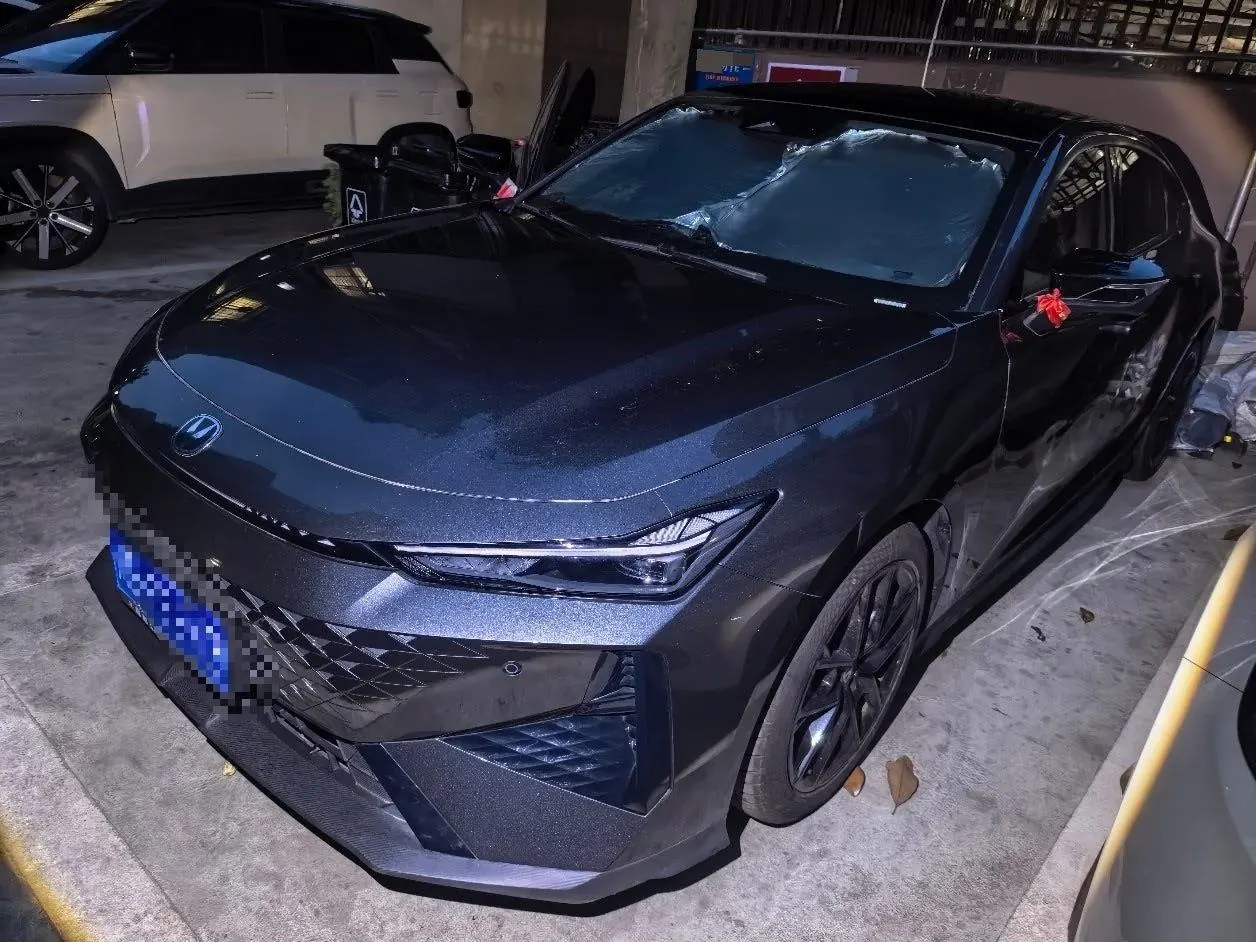 ChangAn 2025 UNI-V 1.5T 500Bar distinguished automatic gear - View 1