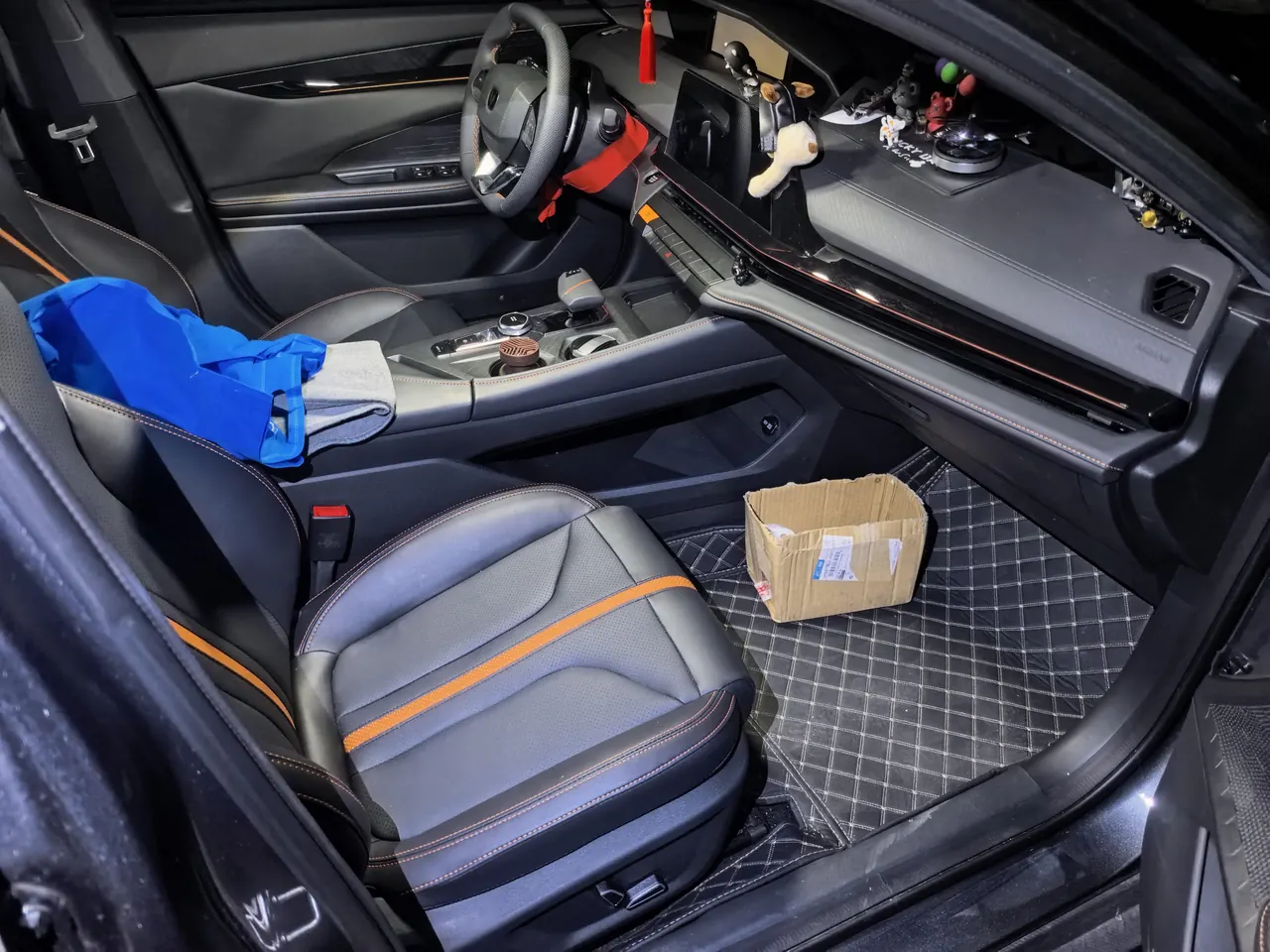 ChangAn 2025 UNI-V 1.5T 500Bar distinguished automatic gear 3