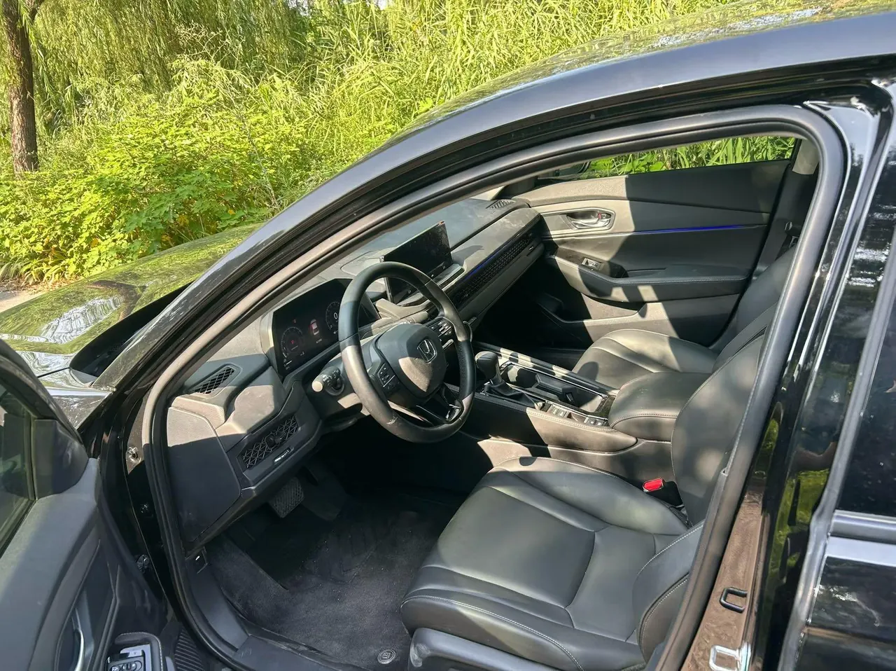 Honda 2025 11th Generation Accord 1.5T Stepless 260TURBO Deluxe Automatic Gear 3