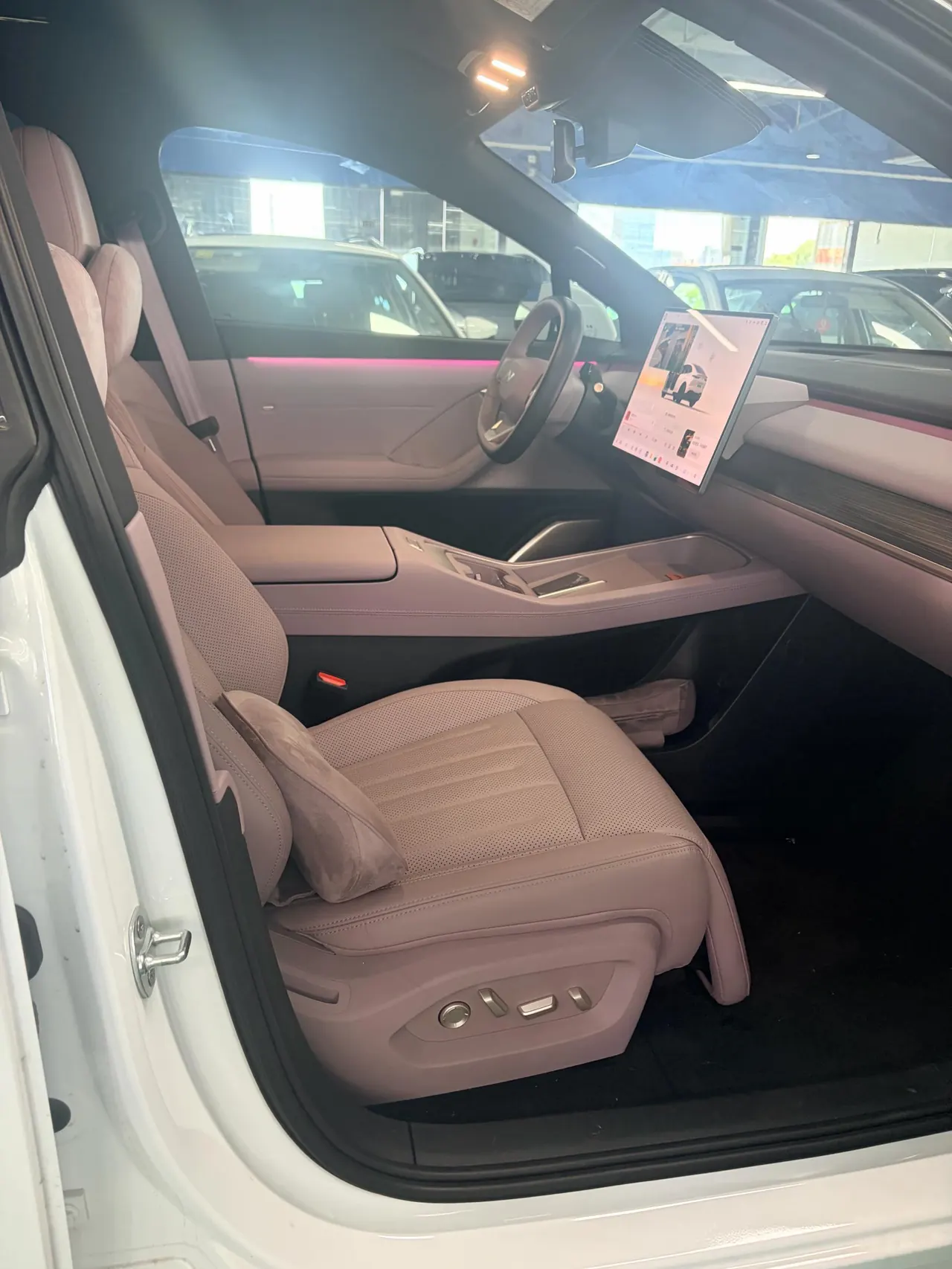 ONVO 2025 L60 60kWh rear drive version automatic gear 3