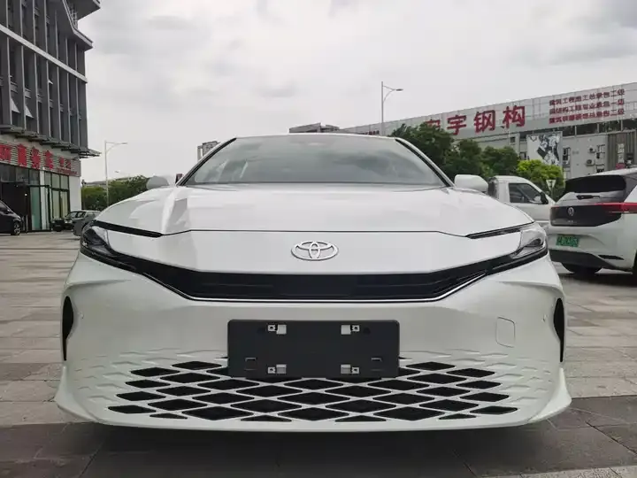 Camry 2026 2.0GVP Deluxe Edition 2