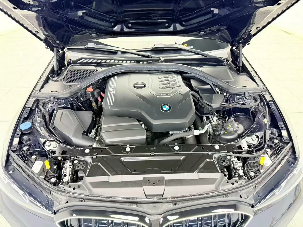 BMW 3 Series 2024 325Li 2.0T M Sports Obsidian Night Suit Automatic Gear 13