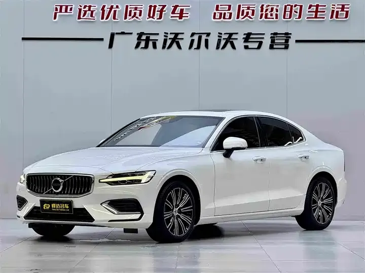 Volvo S60 2022 B4 Zhiyuan Deluxe Edition - View 1