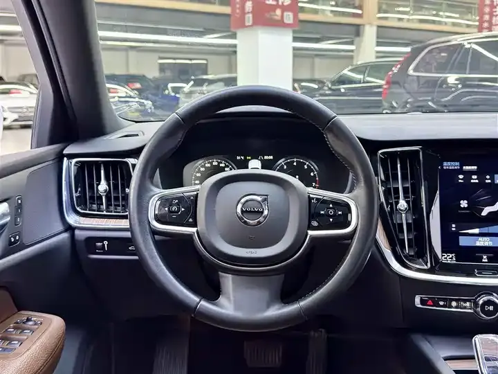 Volvo S60 2022 B4 Zhiyuan Deluxe Edition 10