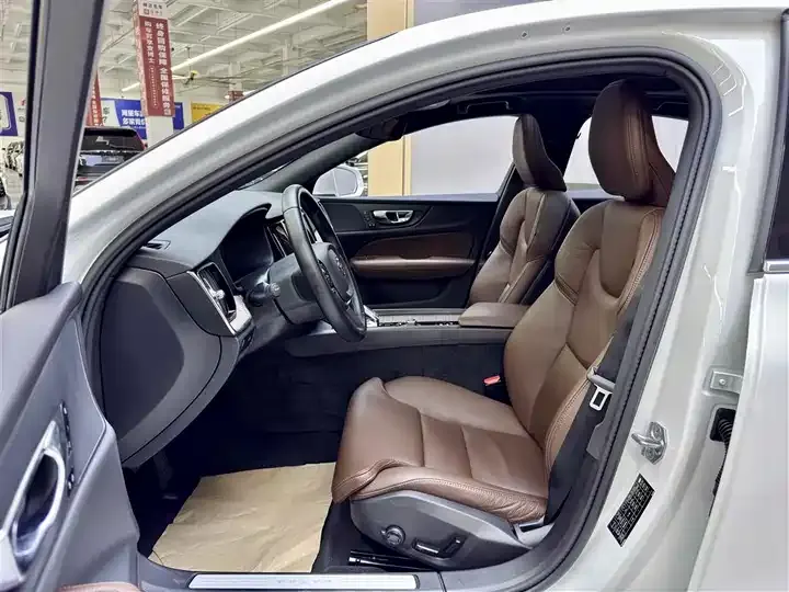 Volvo S60 2022 B4 Zhiyuan Deluxe Edition 5