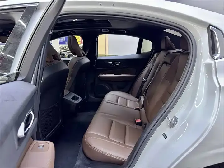 Volvo S60 2022 B4 Zhiyuan Deluxe Edition 6