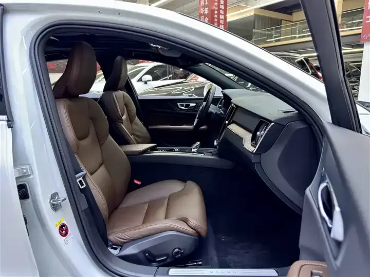 Volvo S60 2022 B4 Zhiyuan Deluxe Edition 8