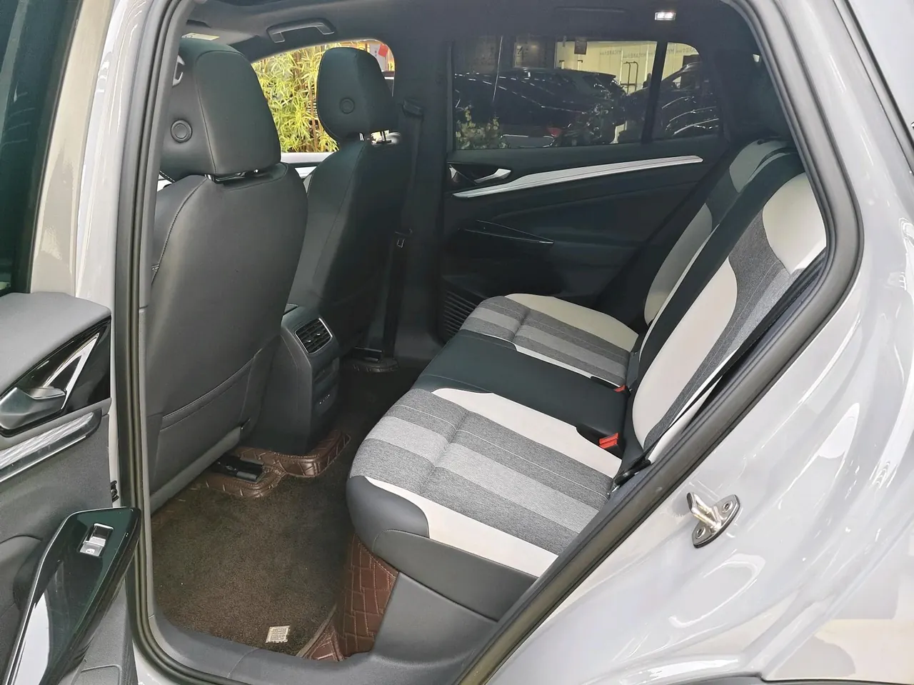 Volkswagen 2024 ID. 4 CROZZ Pure Limited Edition Automatic Transmission 5
