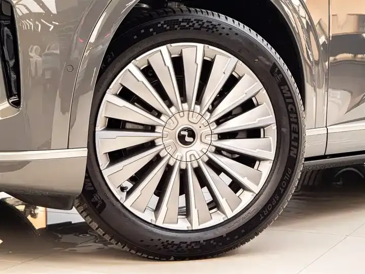 ONVO L90 2025 Pro 6-seat Edition 4