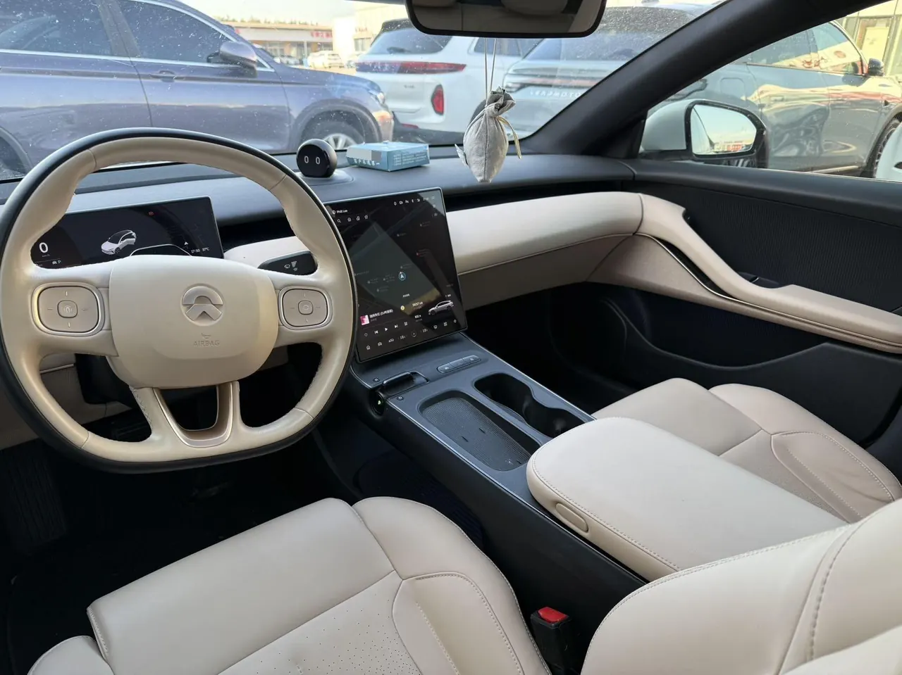 NIO 2023 ET5 75kWh Touring automatic gear 4