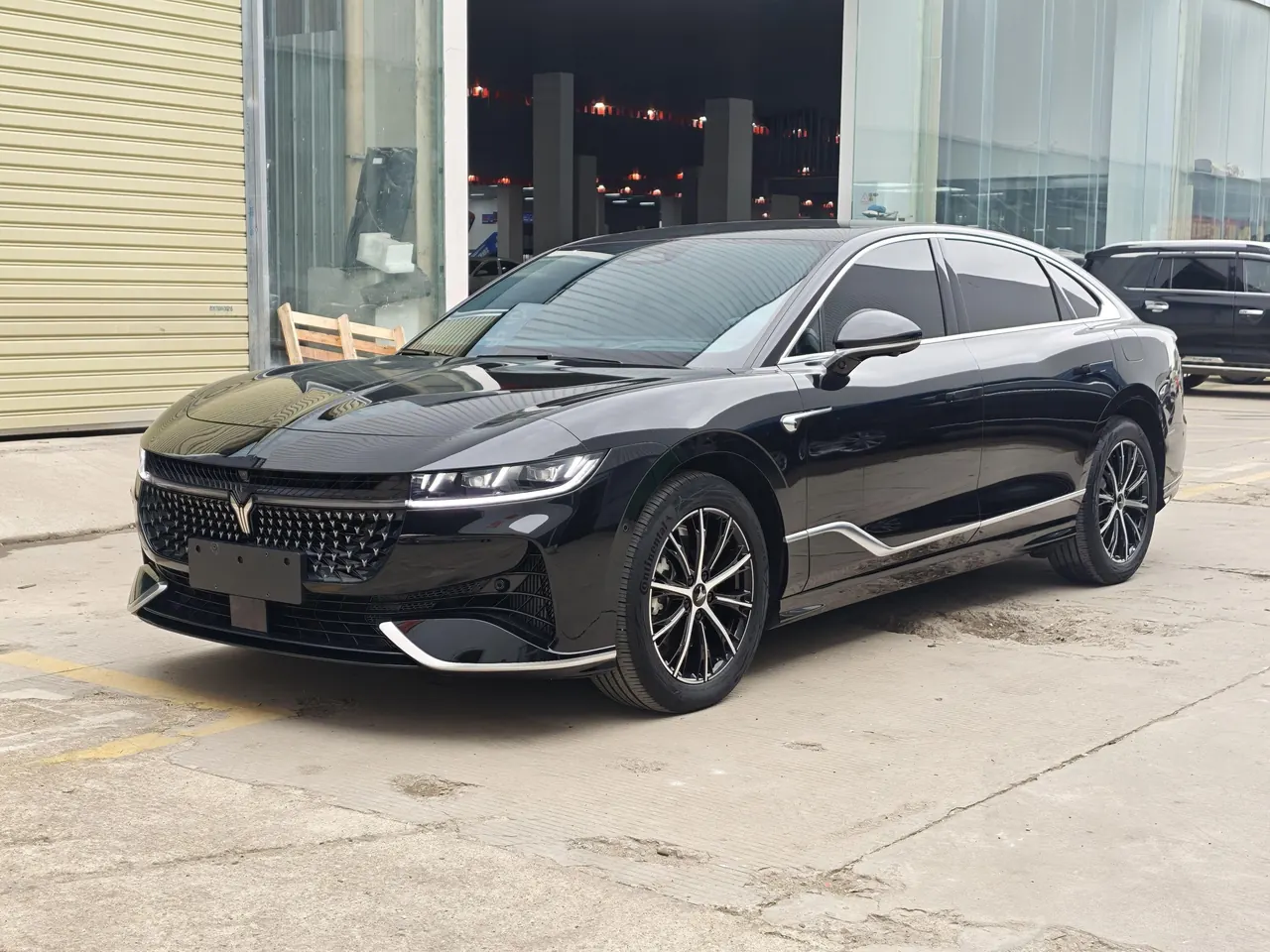 Open image lightbox: Voyah 2024 models chasing PHEV 1.5T four-wheel drive long endurance administrative version automatic gear