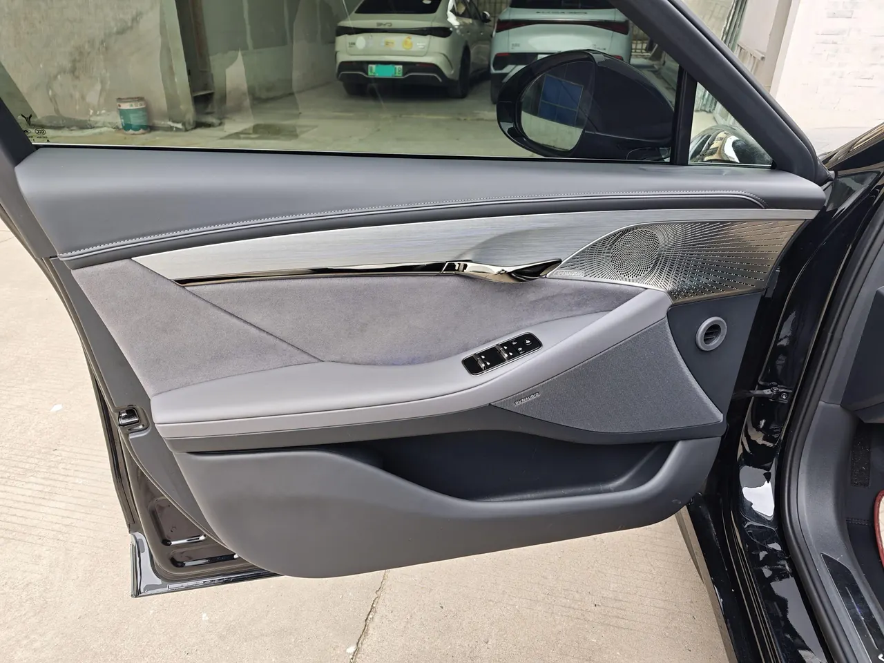 Voyah 2024 models chasing PHEV 1.5T four-wheel drive long endurance administrative version automatic gear 10