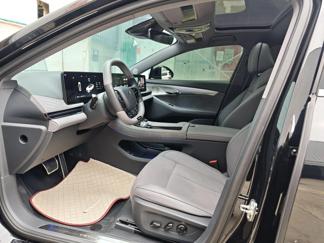 Voyah 2024 models chasing PHEV 1.5T four-wheel drive long endurance administrative version automatic gear 12