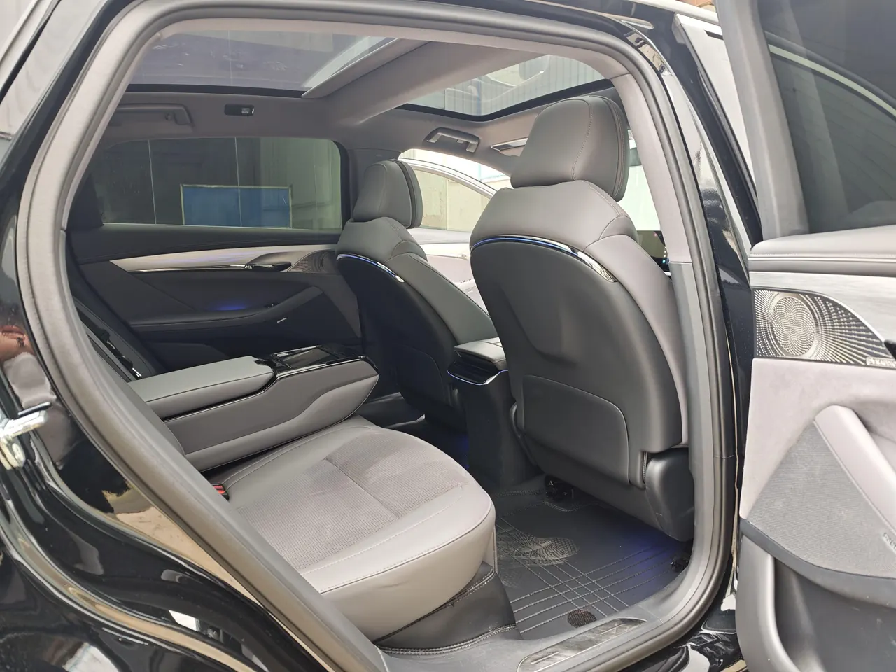 Voyah 2024 models chasing PHEV 1.5T four-wheel drive long endurance administrative version automatic gear 19