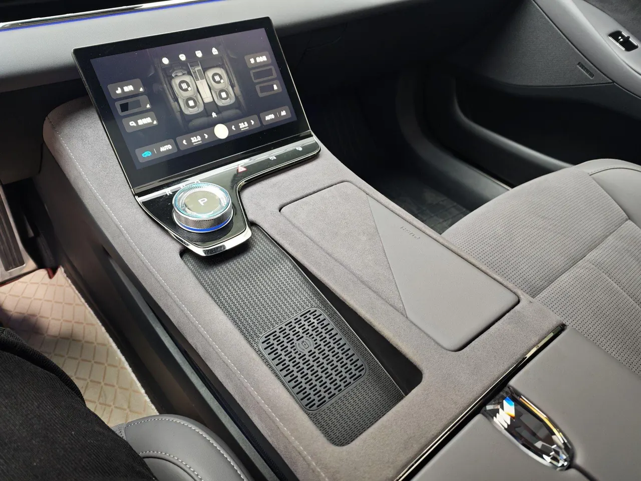 Voyah 2024 models chasing PHEV 1.5T four-wheel drive long endurance administrative version automatic gear 21