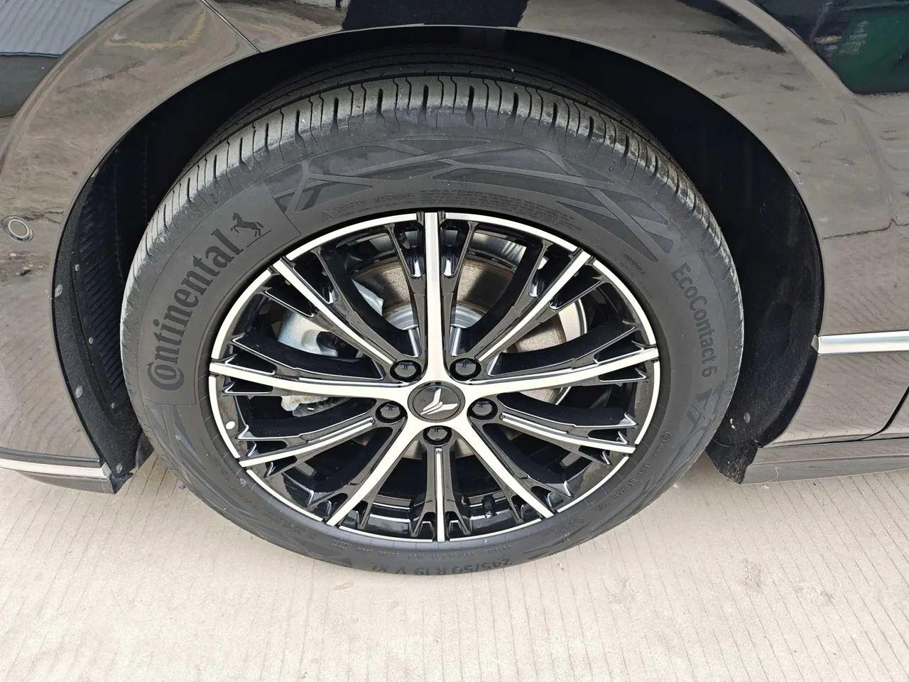 Voyah 2024 models chasing PHEV 1.5T four-wheel drive long endurance administrative version automatic gear 8