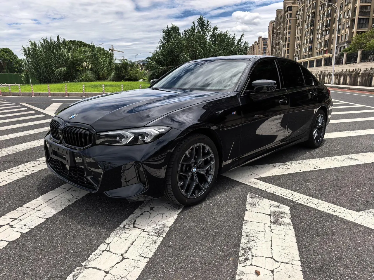 BMW 3 Series 2025 330Li 2.0T M Sports Obsidian Night Suit Automatic Gear - View 1
