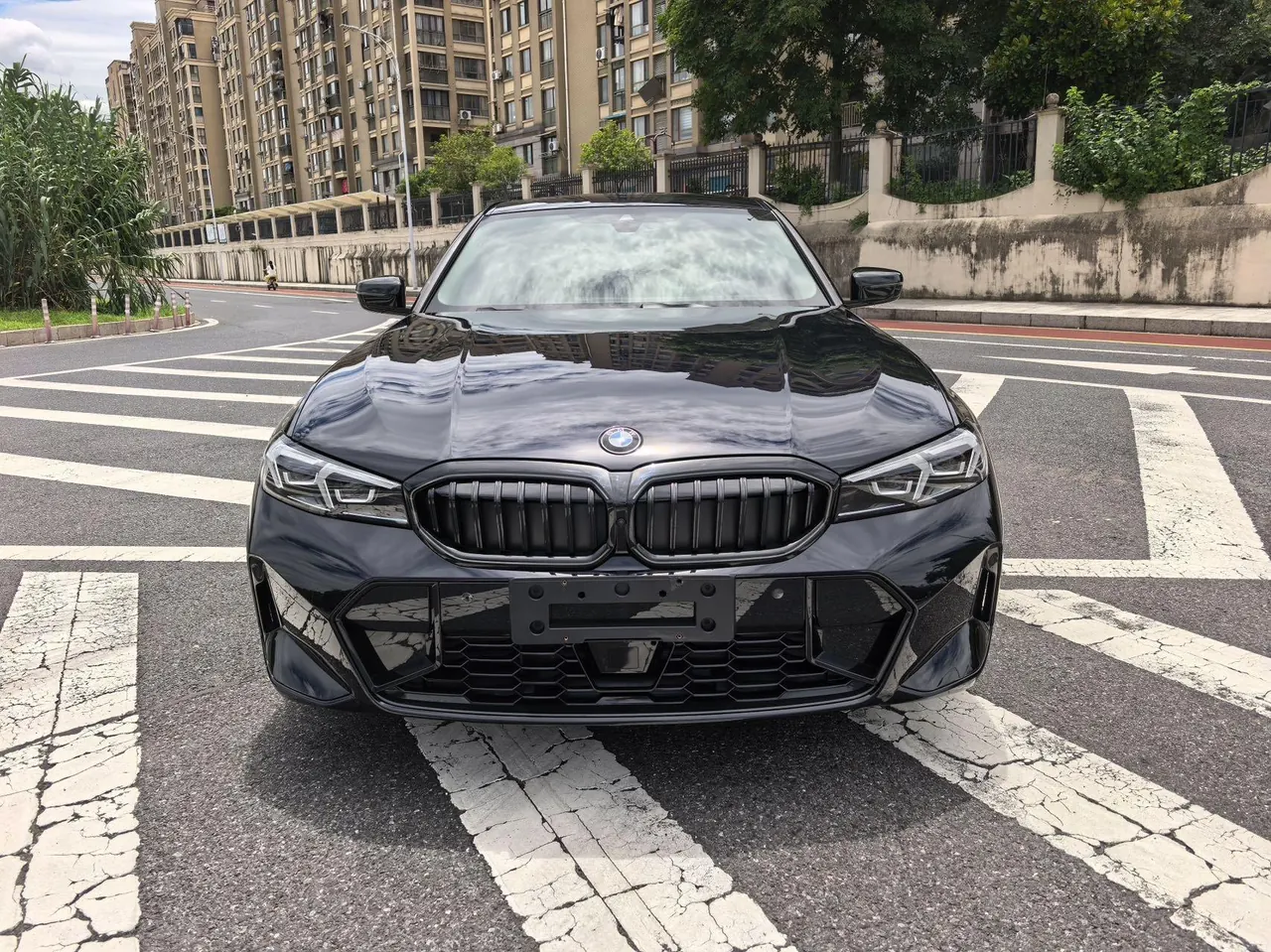 BMW 3 Series 2025 330Li 2.0T M Sports Obsidian Night Suit Automatic Gear 2