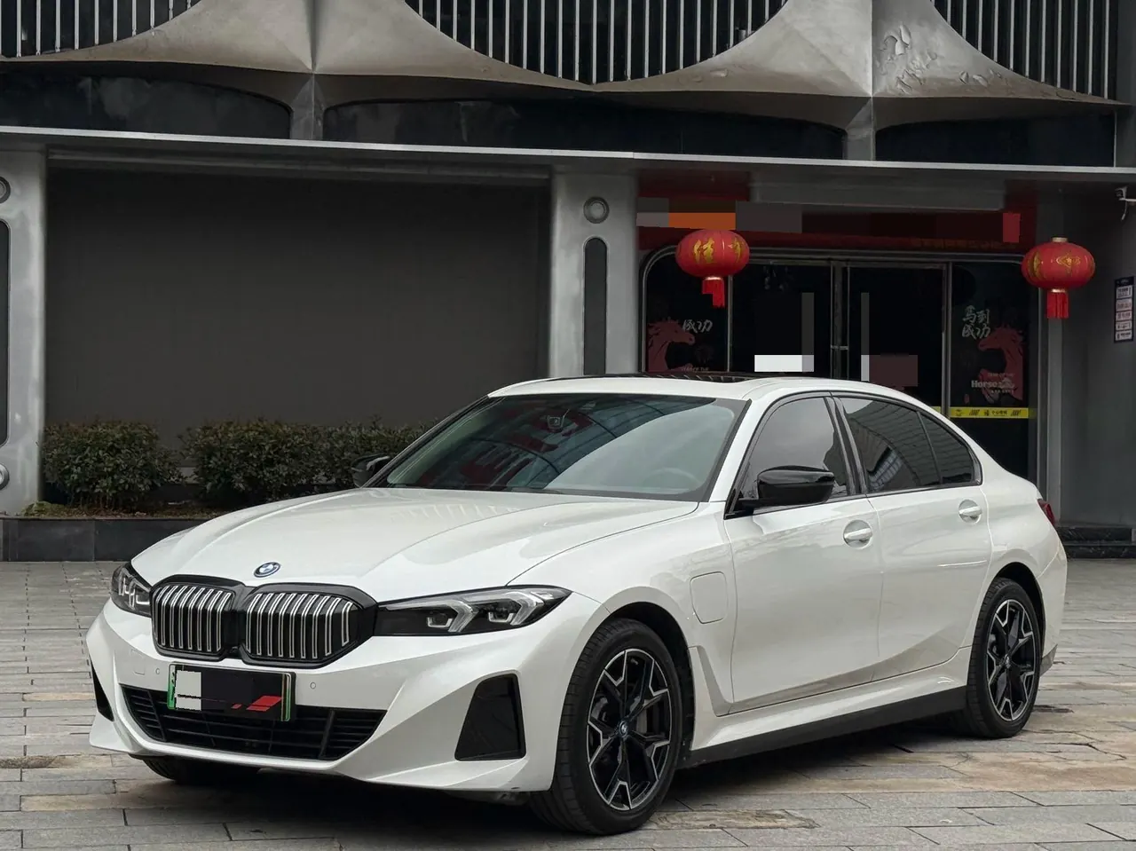 Open image lightbox: BMW 2024 i3 eDrive 40 L obsidian night sports suit automatic gear